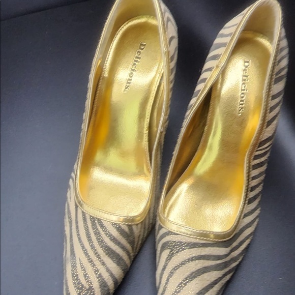 Delicious brand Zebra print with elegant gold heel pumps - Picture 6 of 6